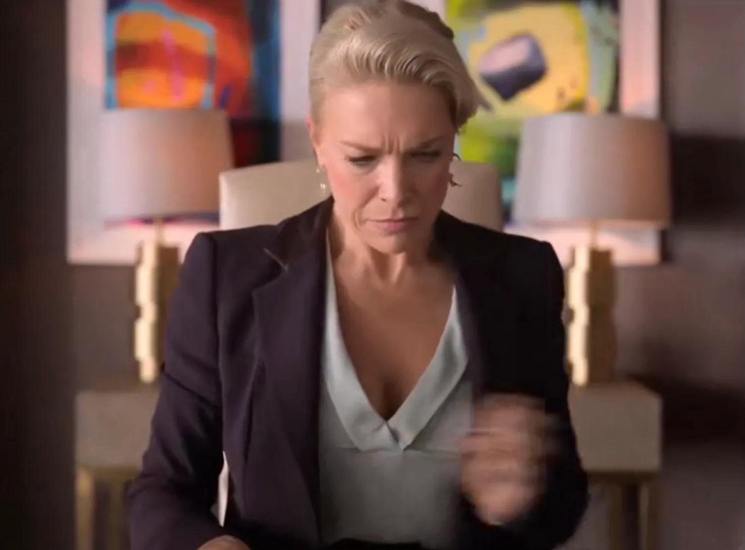 他为足球队保级呕心沥血，女老板为情所困一心想搞垮球队背后捅刀