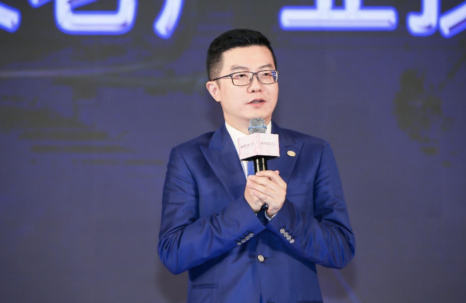 重庆出现一位富豪，靠卖眼霜发家致富，身价169亿