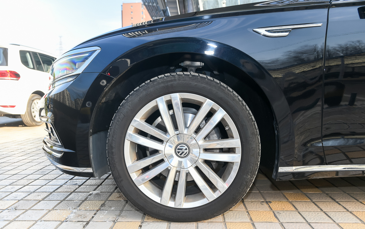 辉腾降价5万是真的吗,大众小辉腾高配