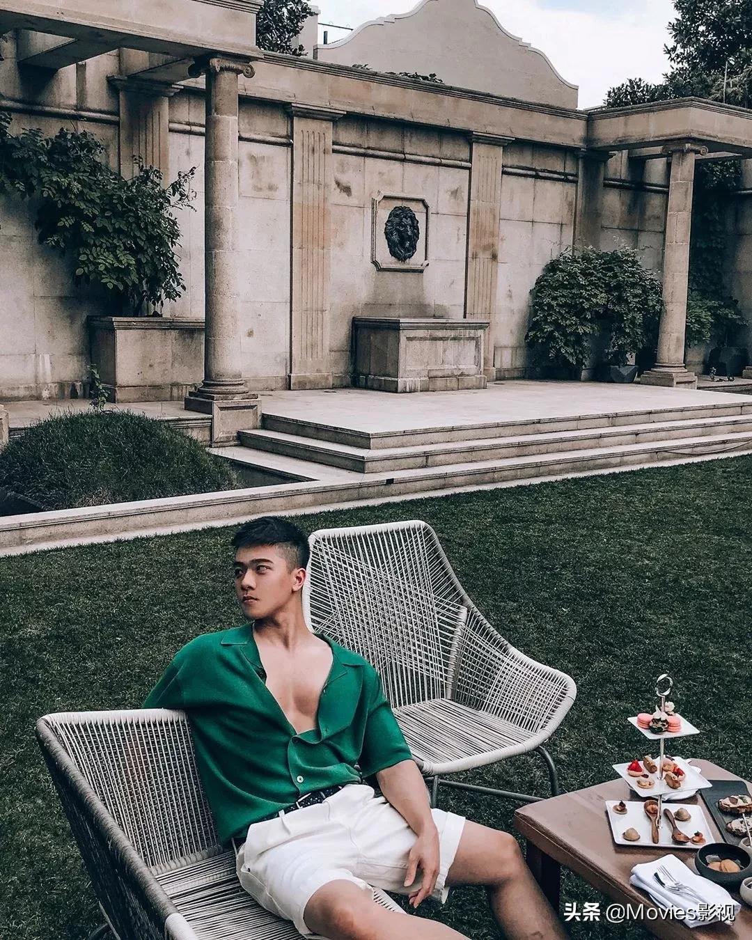 穿短裤比汪小菲还好看！奶凶腱子肉小狼狗，浴室照疯狂撩粉！