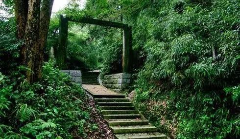 阁皂山为什么被称为第三十三福地,阁皂山是谁御赐的福地