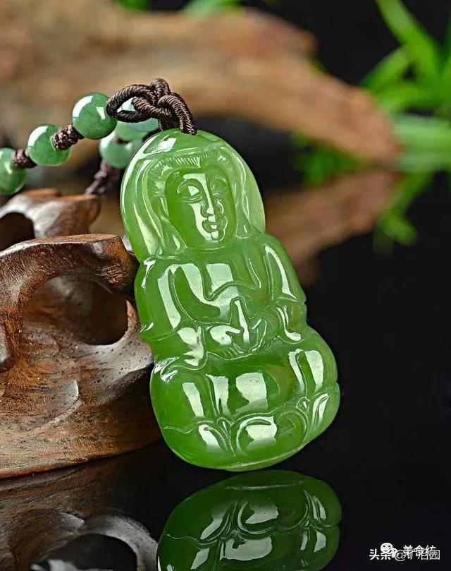 这四种玉石你确定会分辨吗,这几种玉石不注意保养就会发黄