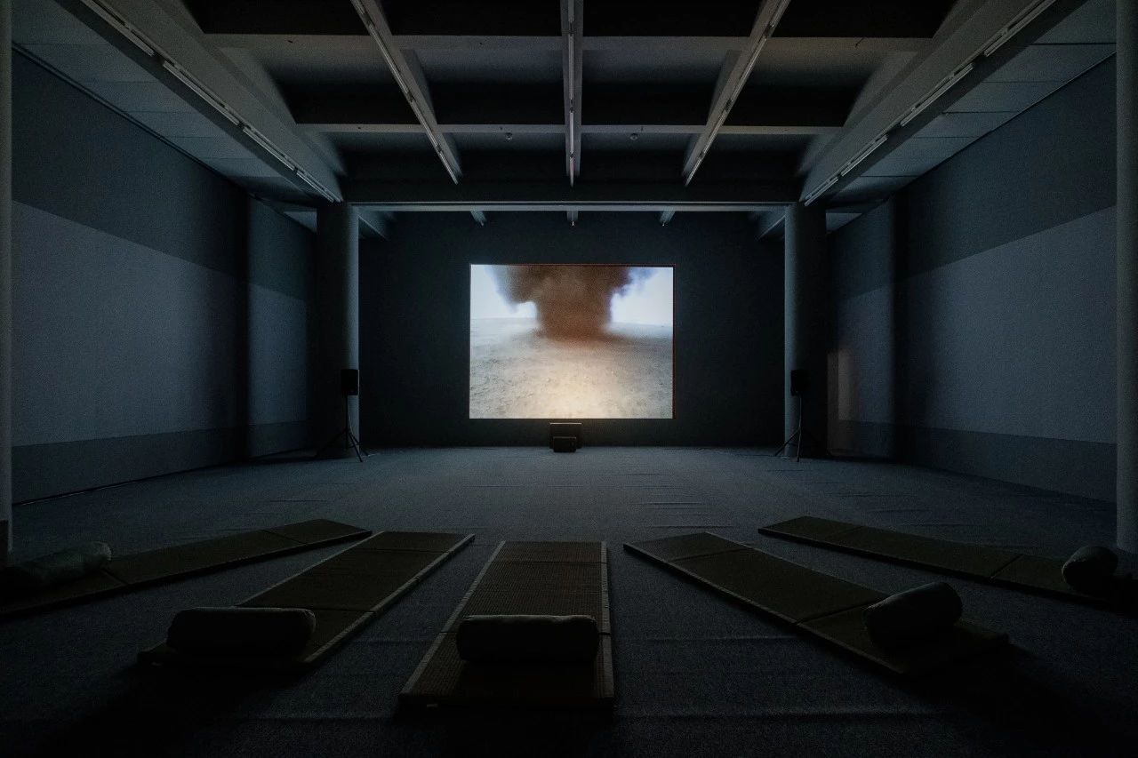 当你扛着尼康冲向龙卷风的时候,当摄影师义无反顾地冲向龙卷风