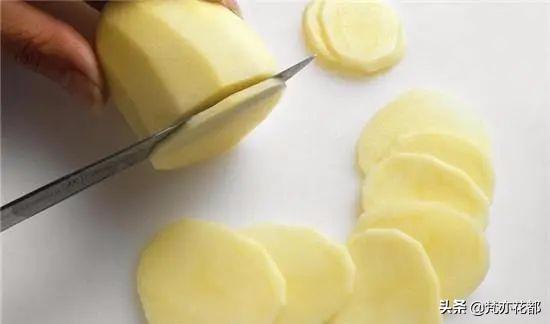 日常脸上毛孔粗大怎么改善小妙招,脸上毛孔大怎么才能缩小毛孔