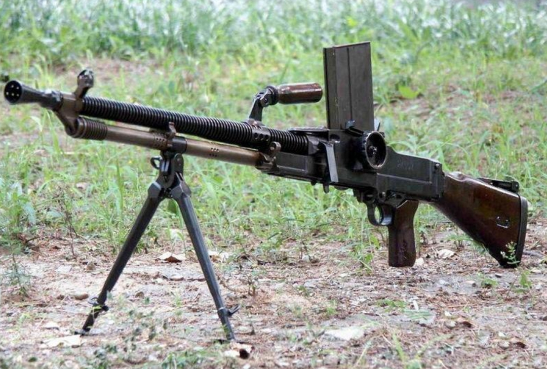 二战最牛轻机枪，服务于战争双方，英德用了都说好的ZB26轻机枪
