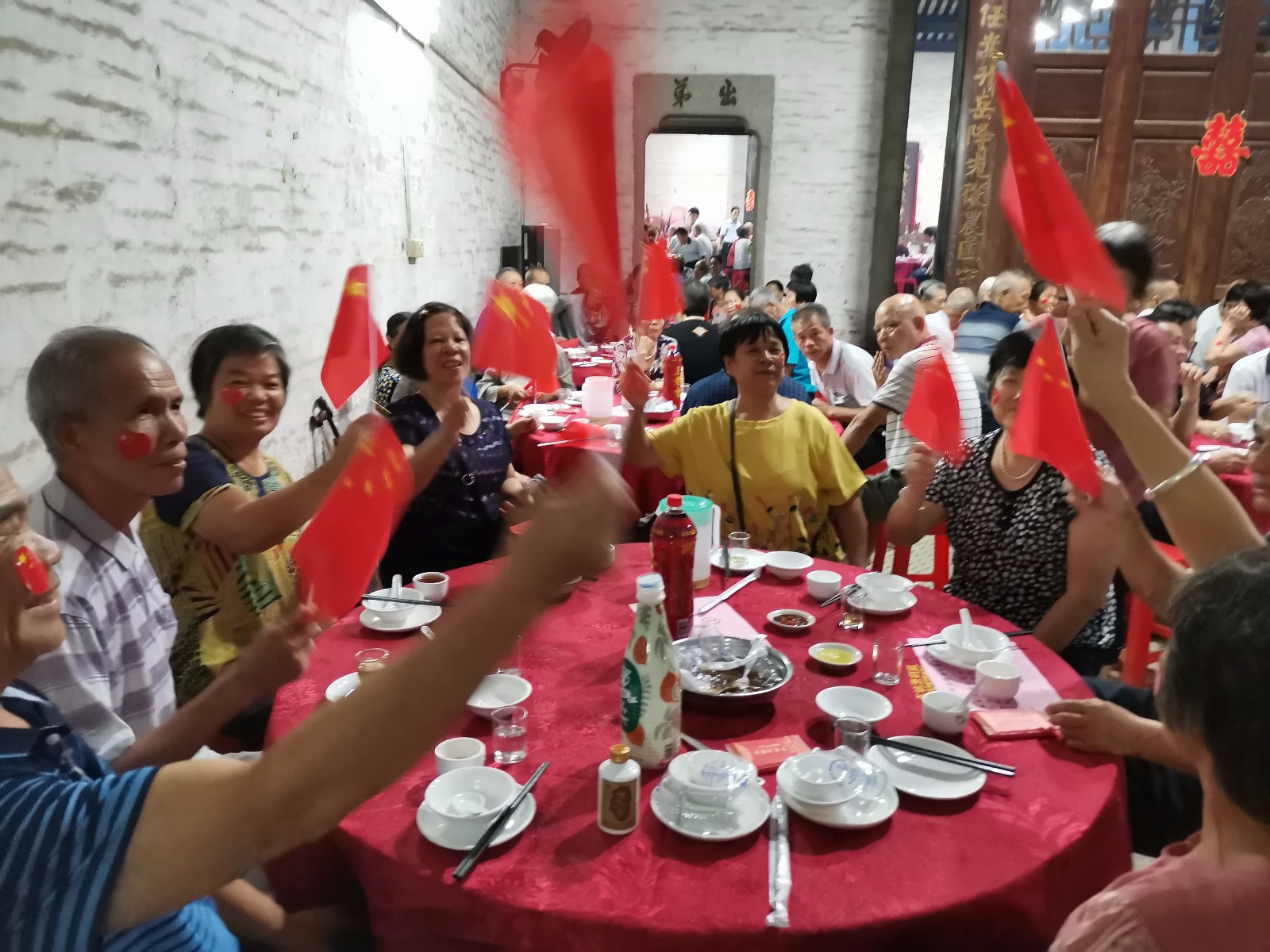 天河｜热闹！一洞公祠重阳敬老摆70多围，老人家笑到“见牙唔见眼”