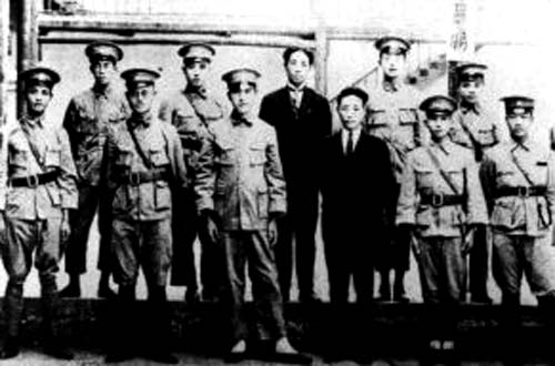 我*党**在黄埔军校的政治部主任，除了周恩来，还有这个人