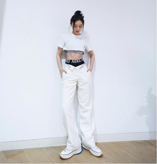 袁姗姗白色礼服,袁姗姗穿半身衣服