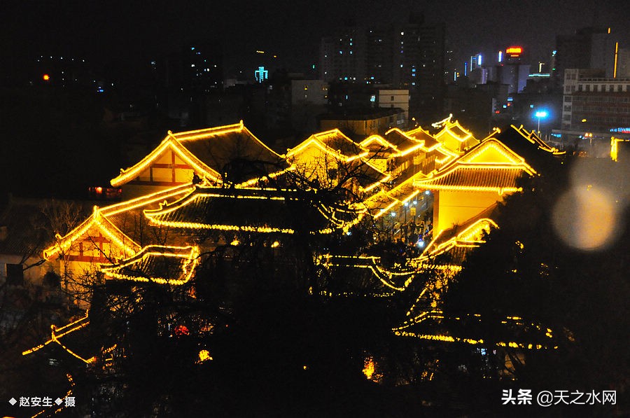 甘肃天水数万民众“上九朝观”祈福纳祥争烧头柱香！（组图）