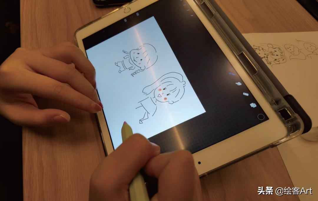 带着iPad去旅行，边走边画，体验散着热乎气儿的人生百味