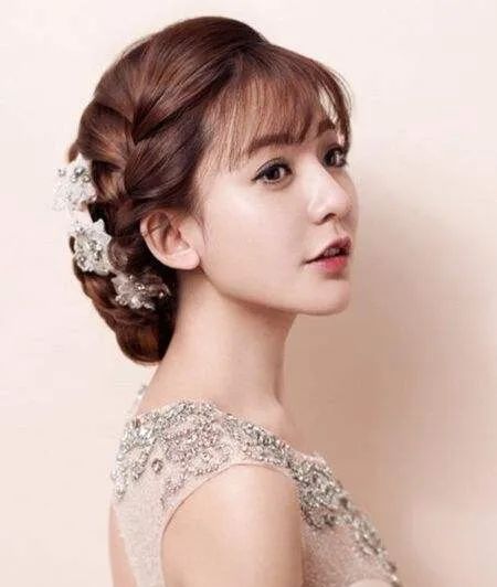 新娘妆容发型图片,新娘妆容教程和简单发型