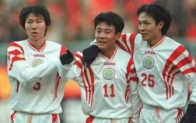 明星那英的婚姻及子女状况,歌手那英和高峰结婚了吗