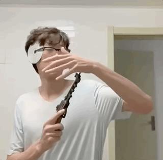 张国伟喝可乐,张国伟膝盖疼怎么办