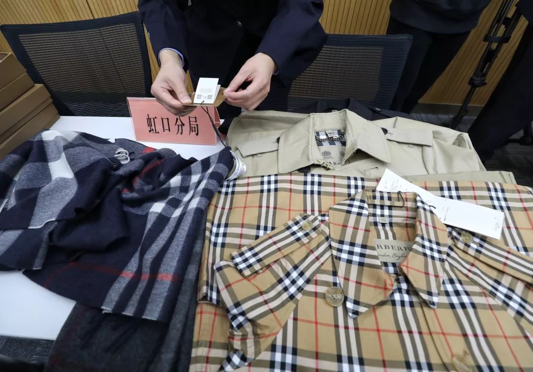 Burberry、LV、贝亲……从奢侈品到婴儿用品，这些制假售假团伙都被上海警方摧毁了