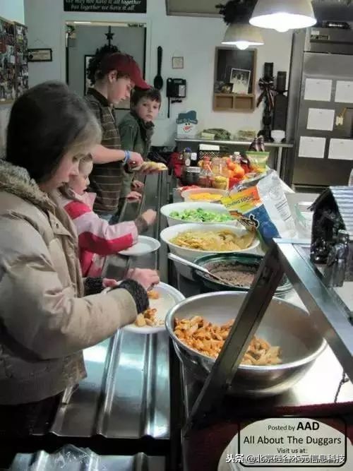 美国夫妇生了60多个孩子,美国夫妇一胎生下17个孩子