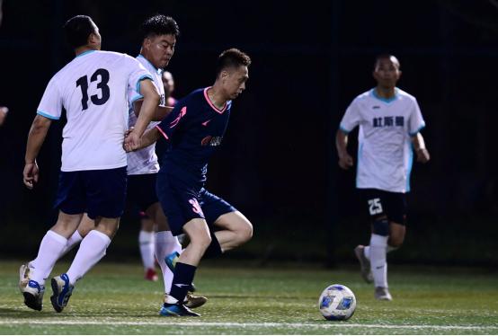 足球联赛榜首之战,榜首大战辽宁新疆