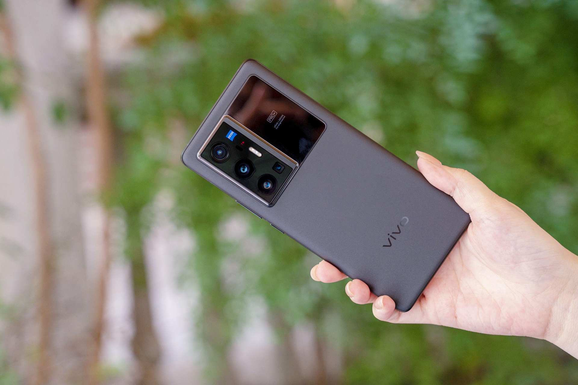 目前这4款手机配置全面值得买,目前公认值得入手的4款手机