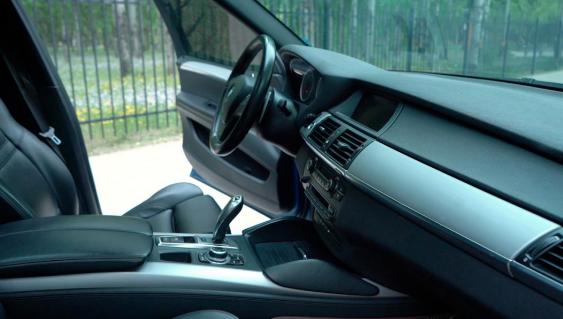 30万左右的大v8汽车,30万能买到v8小型汽车吗