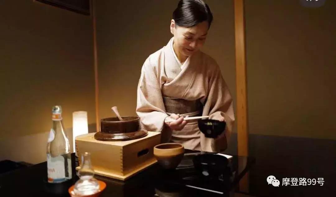 驻足东瀛|在樱花烂漫丛中品一场跨国球赛