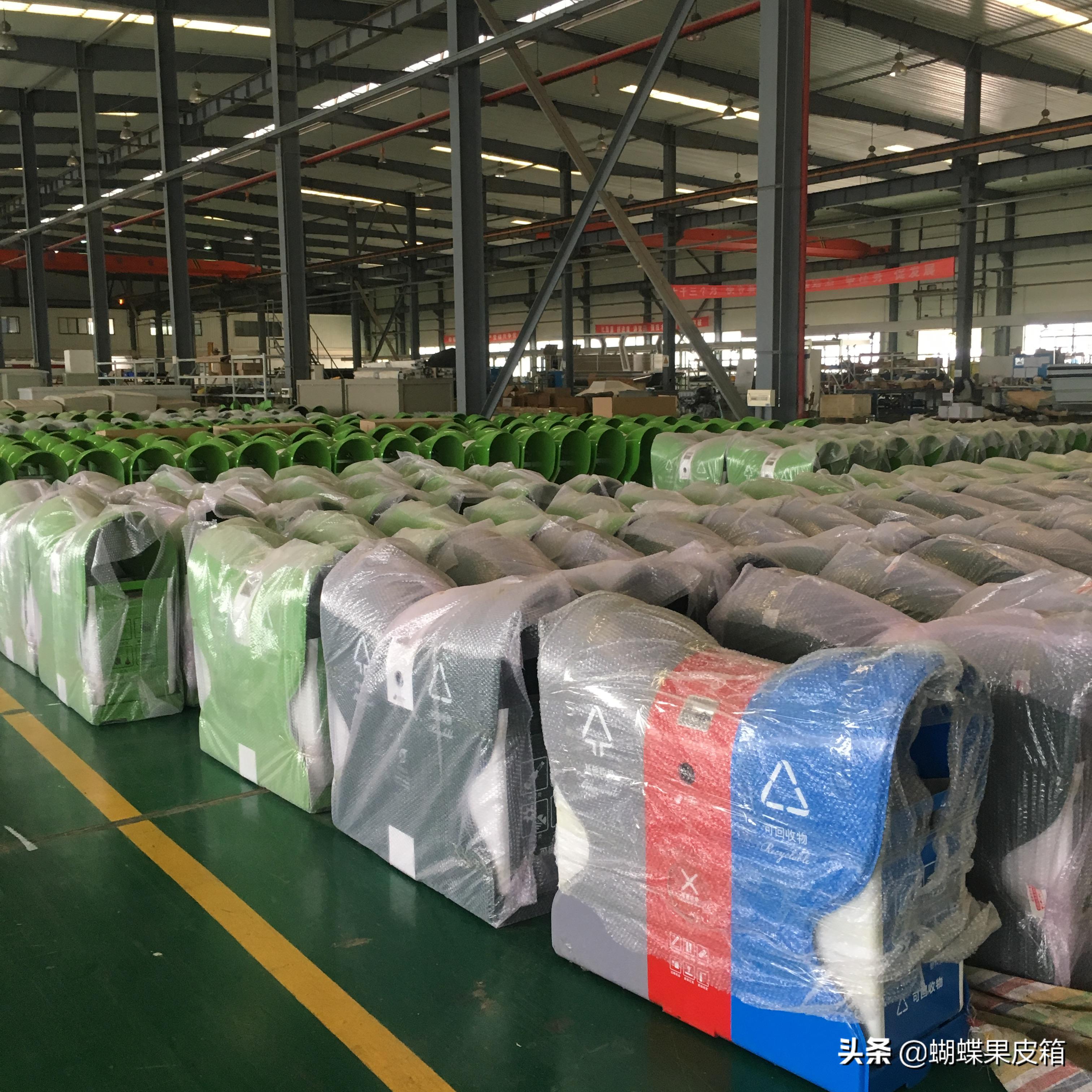 马路旁果皮箱,果皮箱街路摆放标准