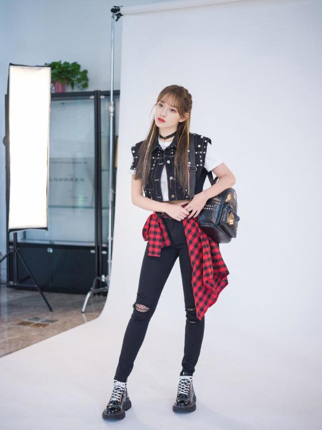 程潇最新穿衣搭配图,身材五五分怎么穿显腿长