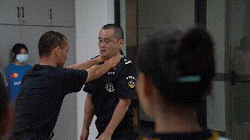 阔口社区“*党**建+”邻里中心，荔警蜀黍教你女子防身术！