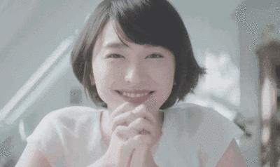 什么动作可以让男生心动,什么肢体动作让女生心动