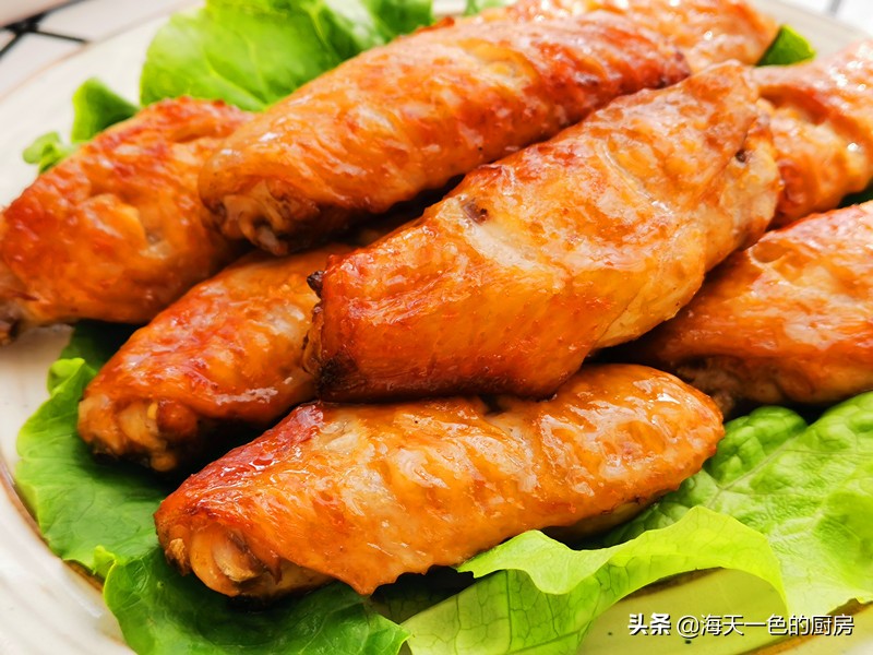 在家烤翅中自配腌料，烤好外焦里嫩香浓入味，真解馋