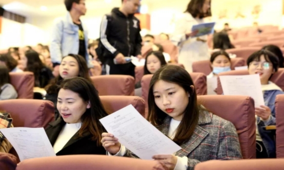 分数低女生选什么专业就业前景好,女生报考志愿冷门专业