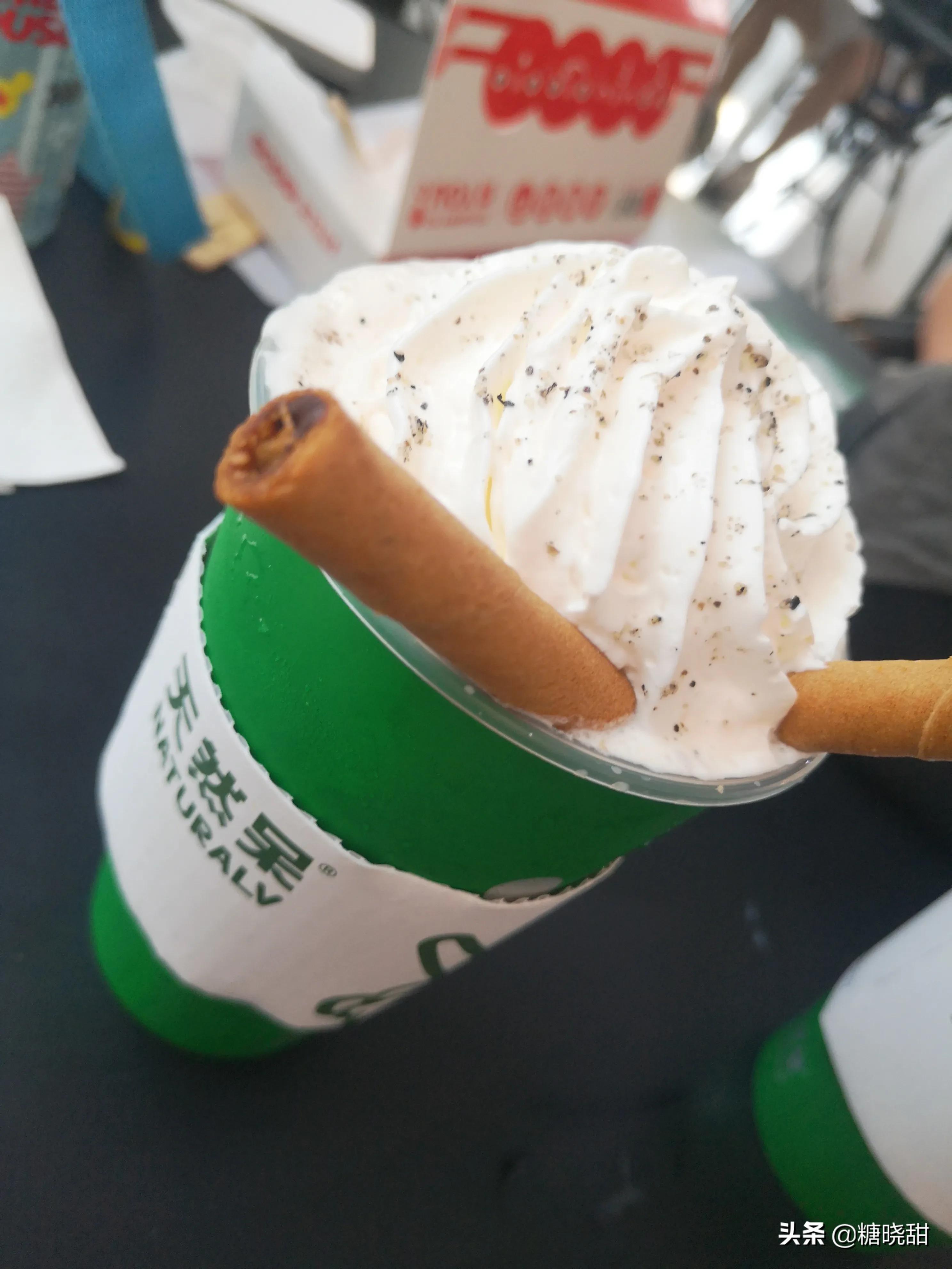 关晓彤奶茶店网红探店,大logo探店关晓彤奶茶店