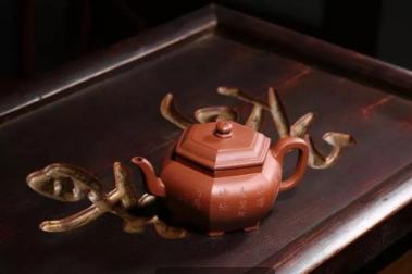 紫砂壶价格大跌原因有哪些呢,怎么估算紫砂壶价格多少钱一个呢