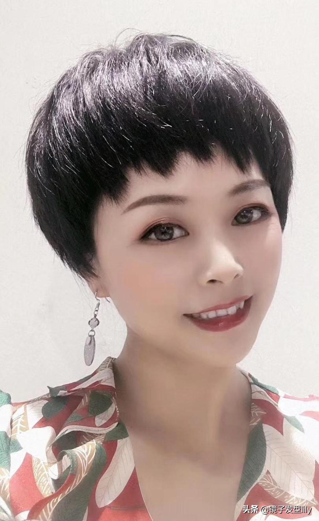 可爱的发型显脸小长发,小脸型短发发型设计