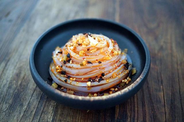 1碗面米粉5碗清水教你在家做凉粉,一碗面粉一碗水自制凉粉