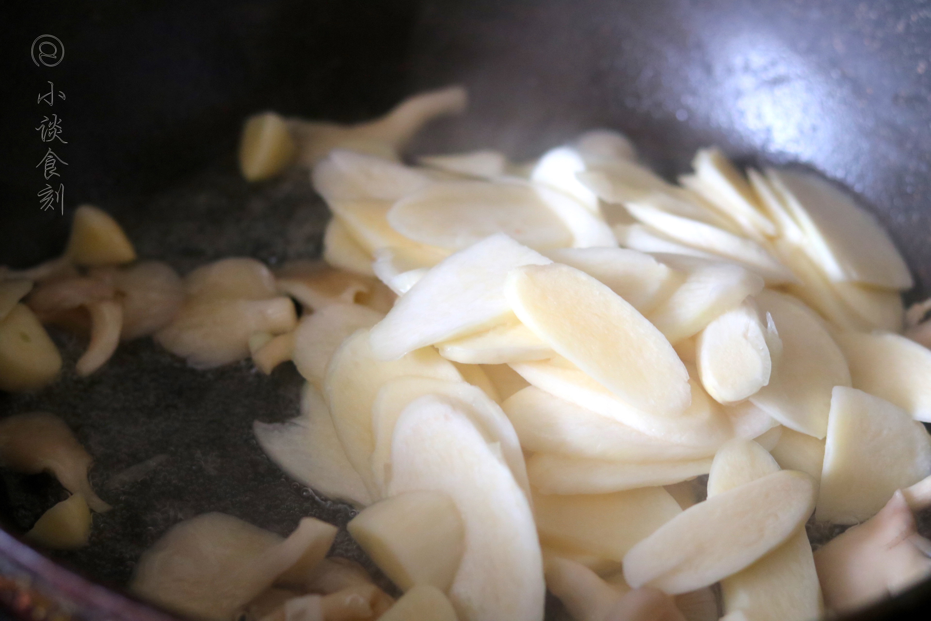 高笋与平菇能同吃吗,高笋平菇炒肉