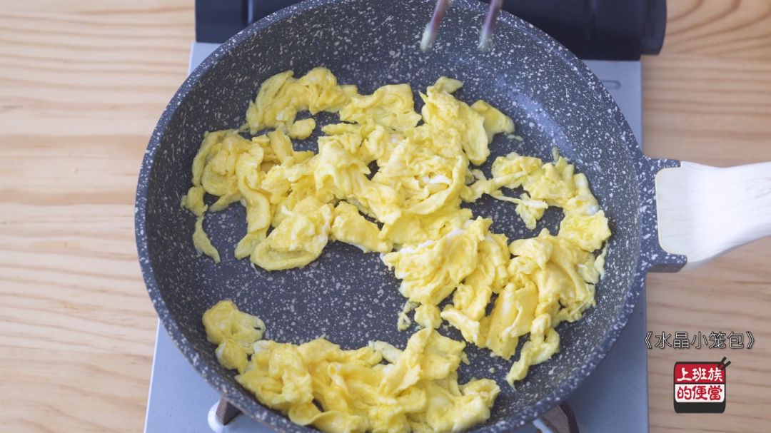 包子如何捏褶,包子捏皱方法