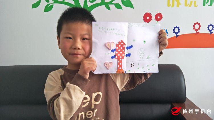 丫江桥镇：贺卡为媒 　为留守孩子与父母架起“连心桥”