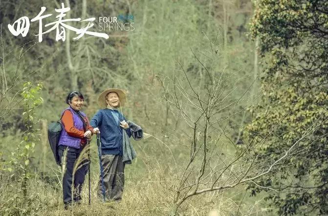 这个男人4年只花1500块陪父母，却看哭千万中国人，巩俐为他点赞