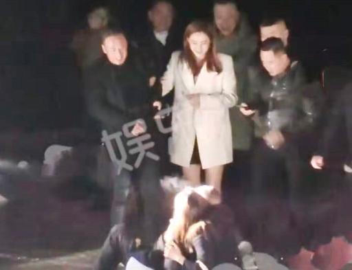 鏉ㄥ潳娣卞鐜拌韩濞变箰鍦烘墍,鏉ㄥ潳琚媿澶滀細瑙嗛