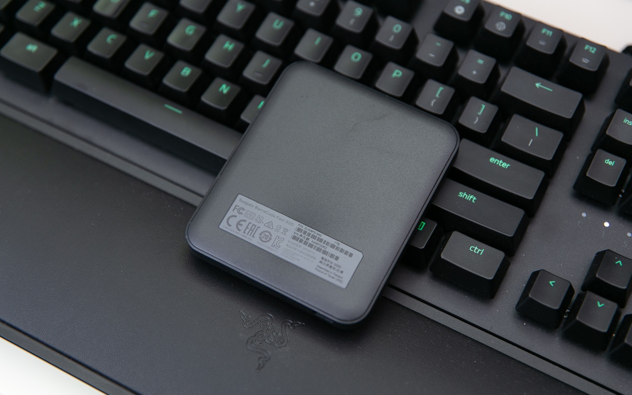 希捷酷鱼飞翼固态硬盘拆解,希捷酷鱼飞翼固态硬盘