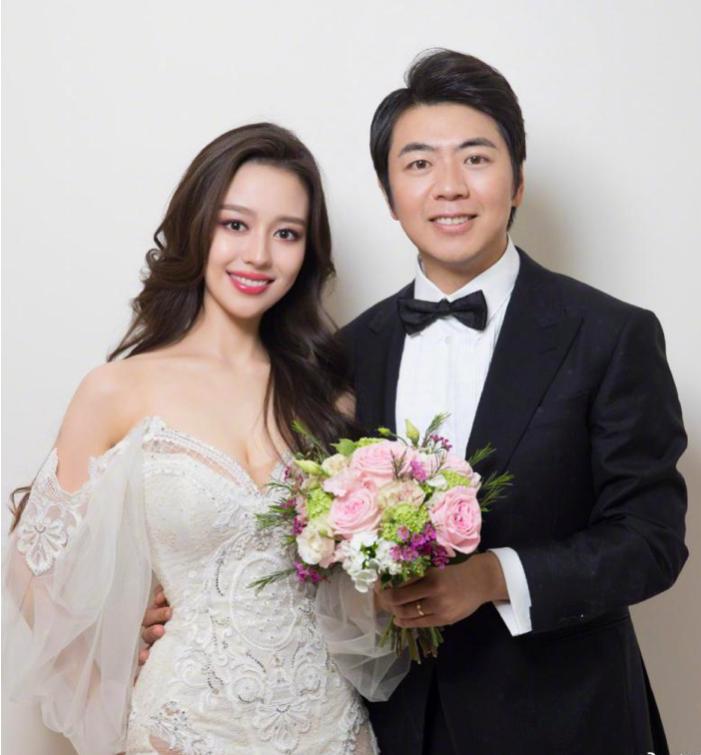 郎朗娇妻蜂腰,郎朗携25岁娇妻亮相