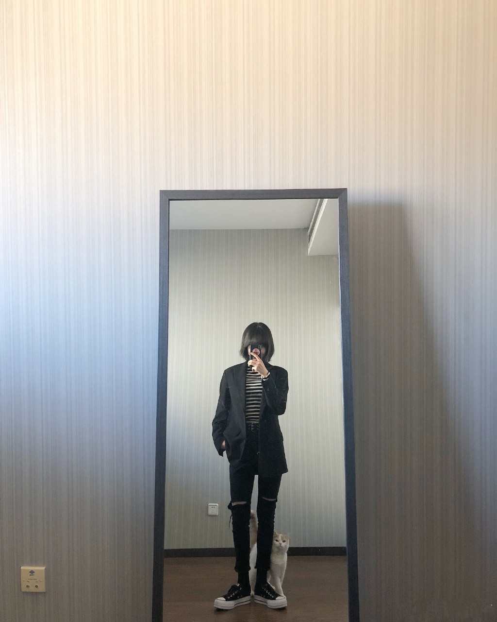 李子璇穿丝绒抹胸礼裙亮相,李子璇穿搭风格