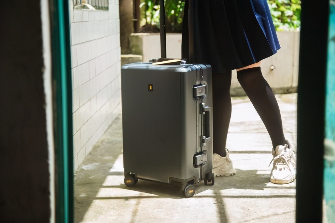 20寸登机箱地平线8号,最好的行李箱品牌推荐地平线8号