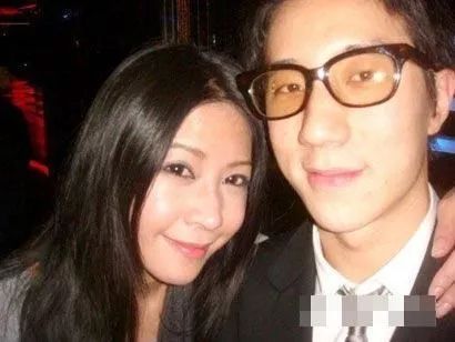 房祖名又惹事了，64岁的成龙心力憔悴，还被批判不是合格的父亲