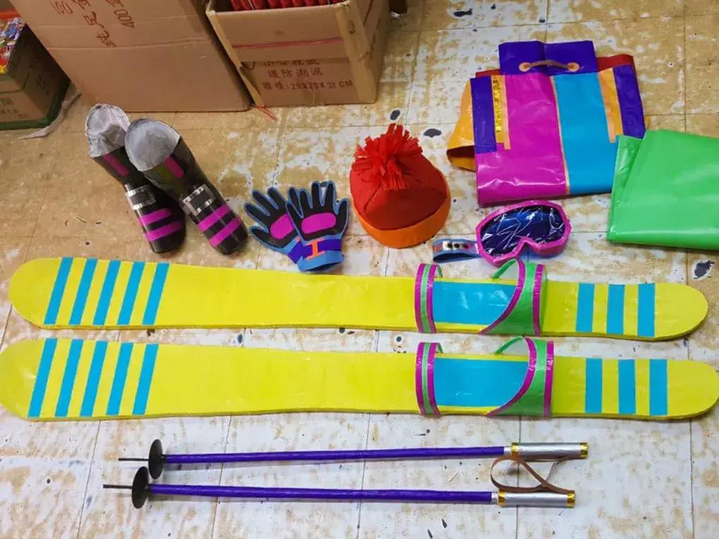 香港阴间设计师：为黄家驹订做电吉他，为张国荣粉丝订做咖啡厅..