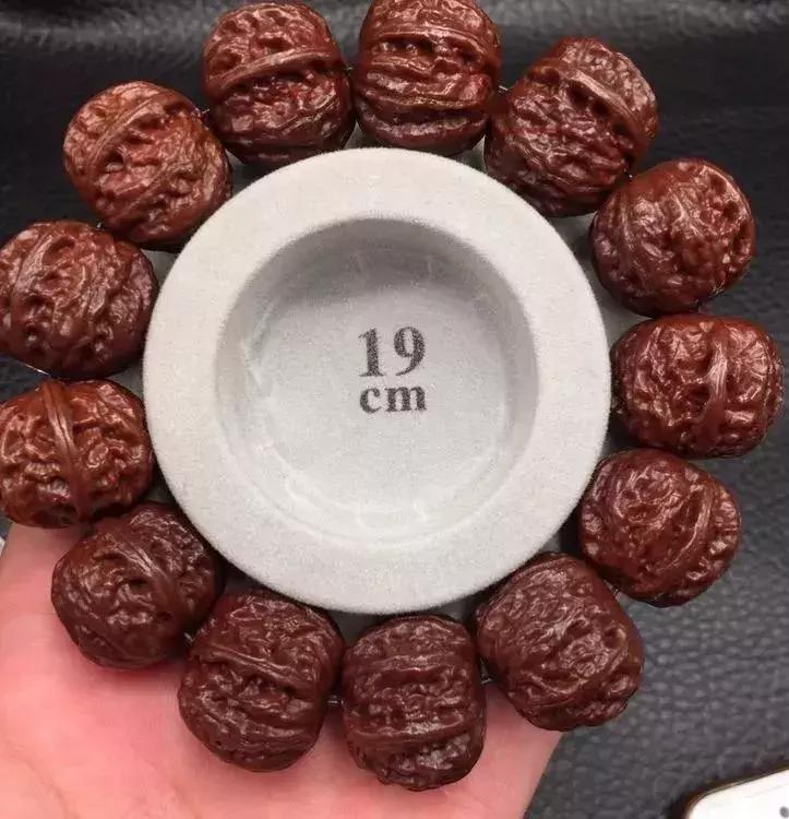 才买的文玩核桃怎样更快盘出包浆,文玩核桃出包浆以后怎么盘玩