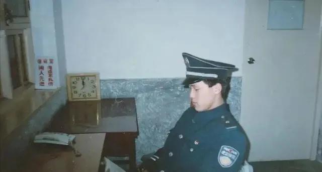 27年前北大保安成校长了网友狂赞,北大前保安当校长