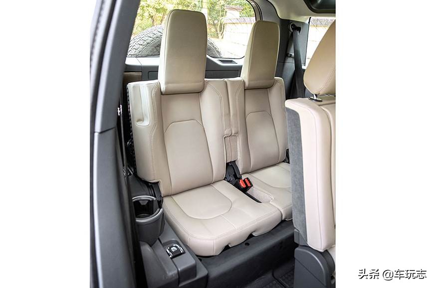 路虎全新卫士预告图,全新一代路虎卫士越野性