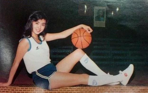 一张照片变身港风女神王祖贤,王祖贤依旧美艳动人