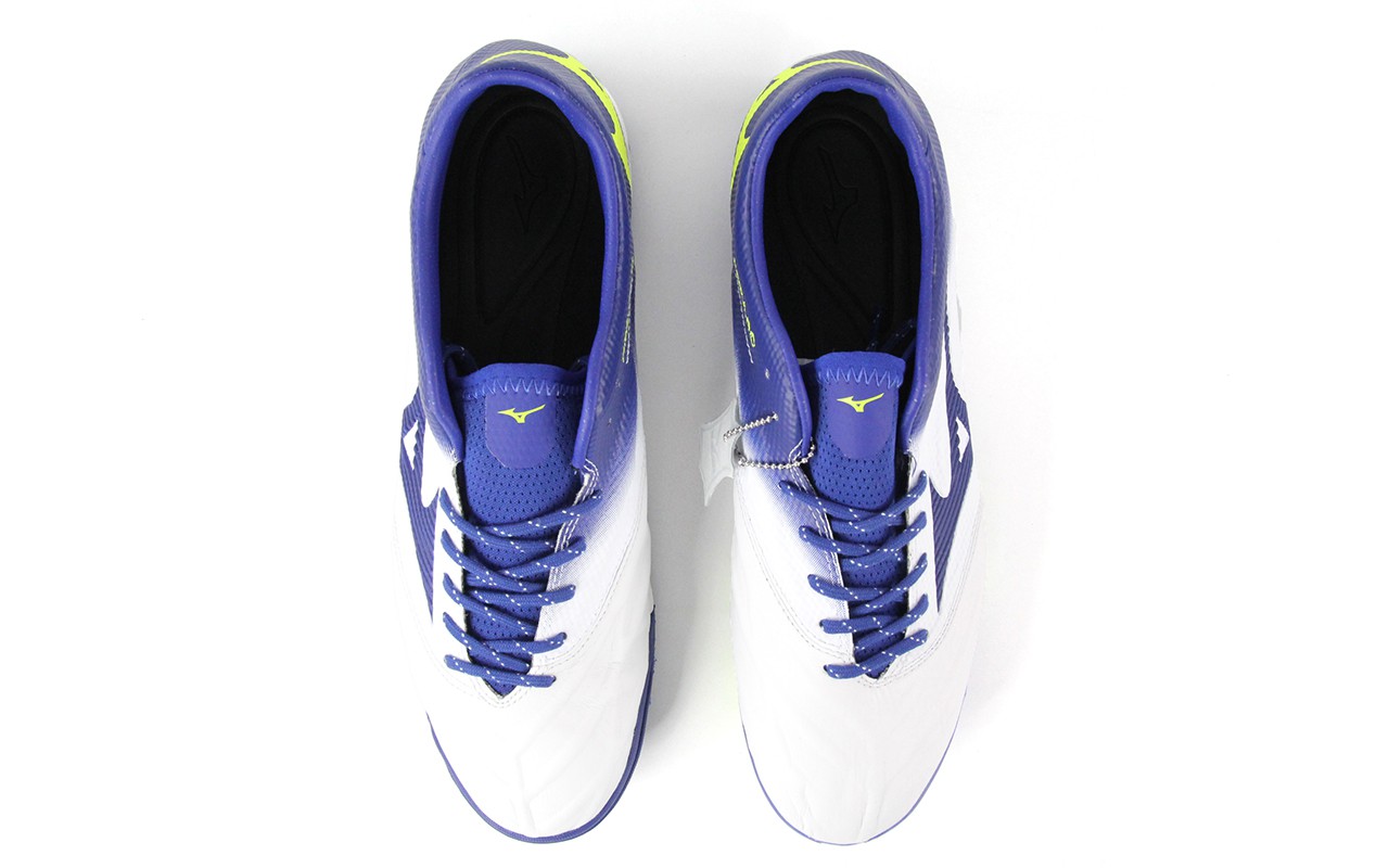 织物一体鞋舌,美津浓morelia2proag测评