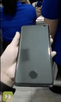 三星S10plus真机视频曝光：支持屏幕指纹，但为何贴膜需挖孔？